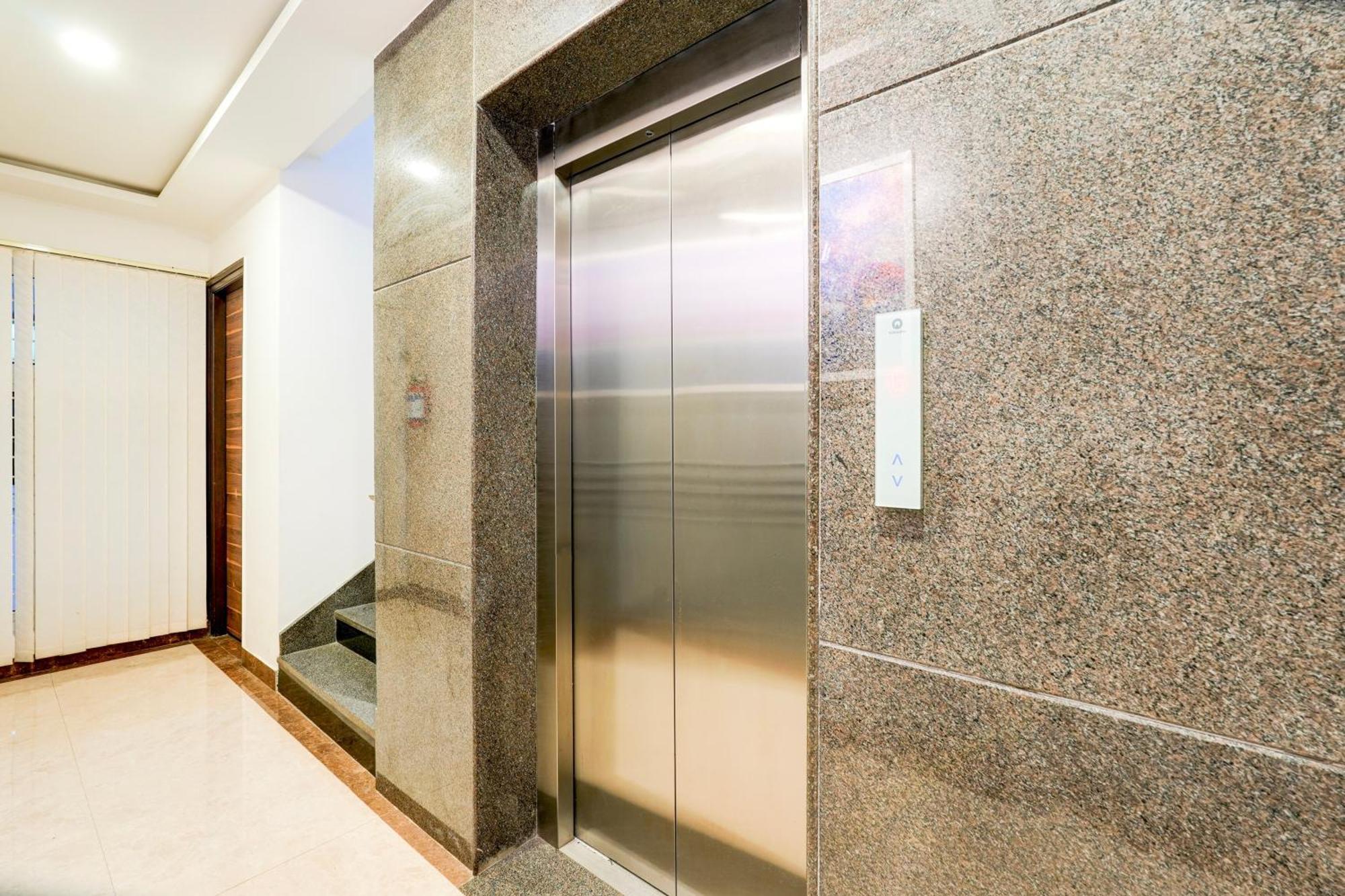 Super Townhouse Oak Aecs Formerly Bangalore Times Luaran gambar