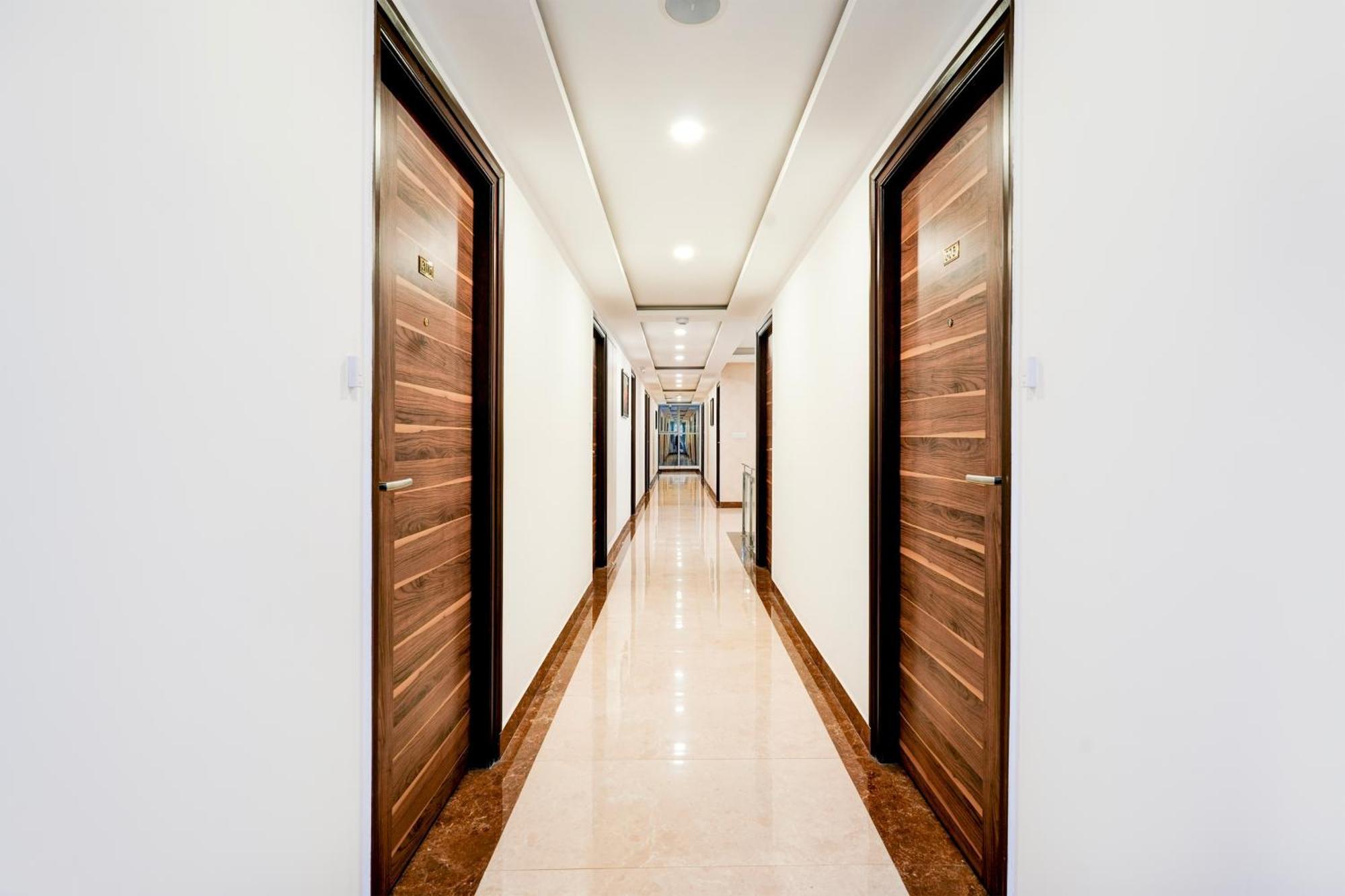 Super Townhouse Oak Aecs Formerly Bangalore Times Luaran gambar