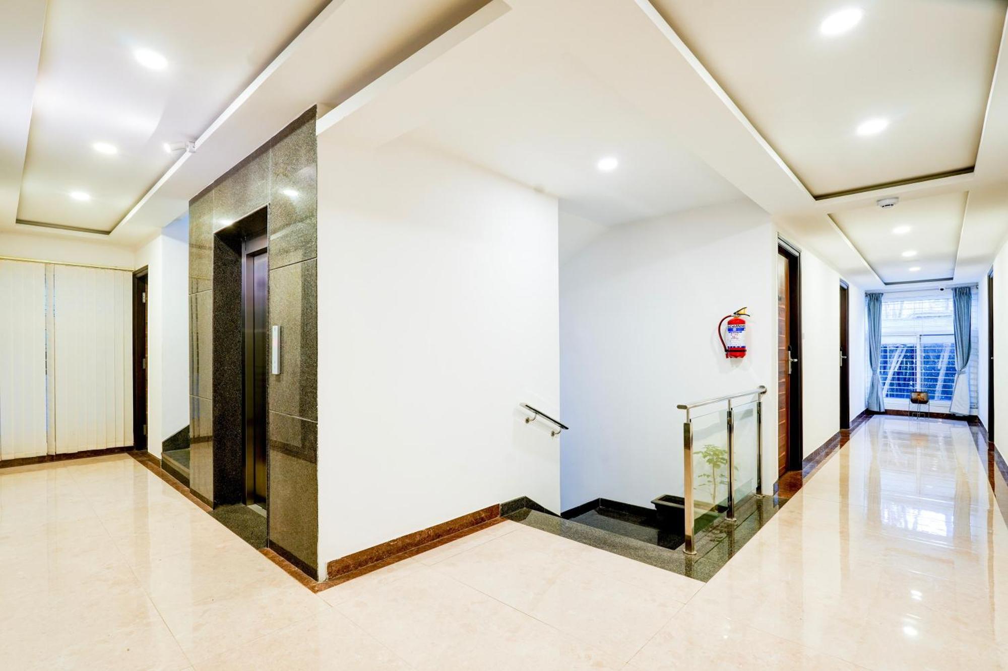 Super Townhouse Oak Aecs Formerly Bangalore Times Luaran gambar